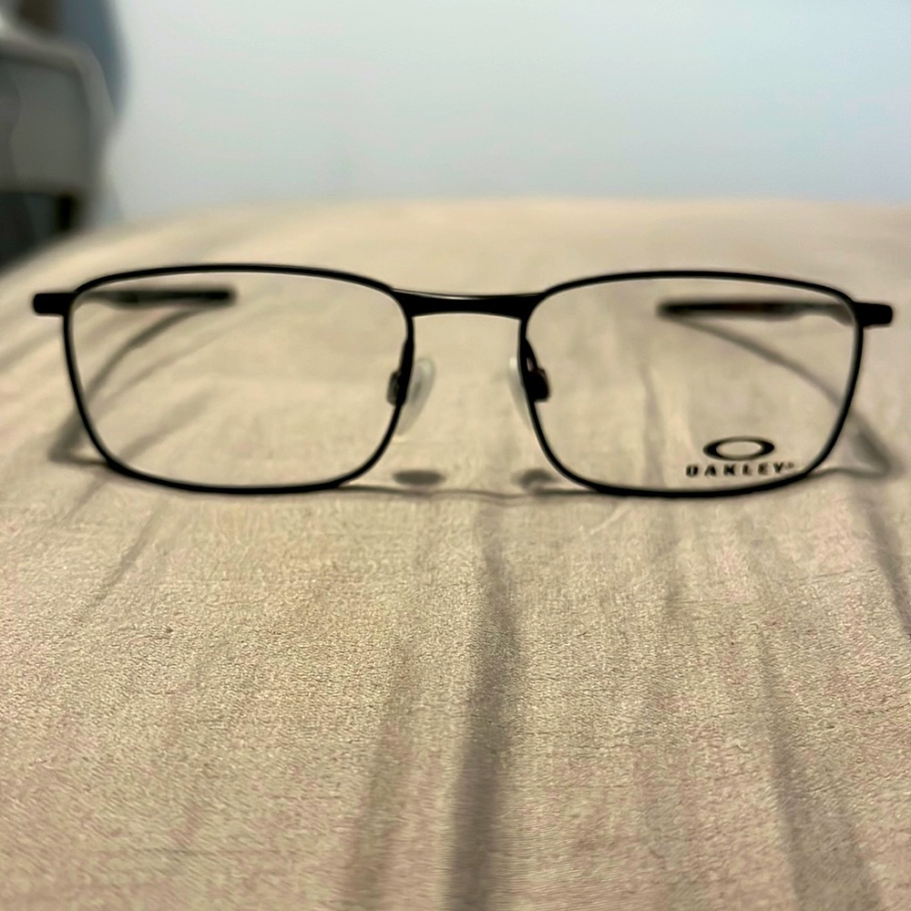 Oakley barrelhouse frames new